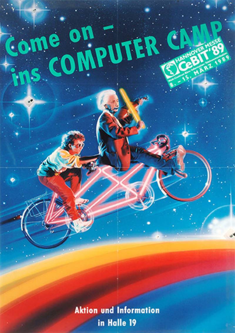 Plakat der CeBIT Hannover, 1989.
"Come on - ins COMPUTER CAMP". Daneben Logo der Computermesse CeBit 1989. Abbildung eines Tandems, der hintere Fahrer trägt eine Sonnenbrille, vorn sitzt ein geigespielender Einstein.
83,7x59,2 cm.
